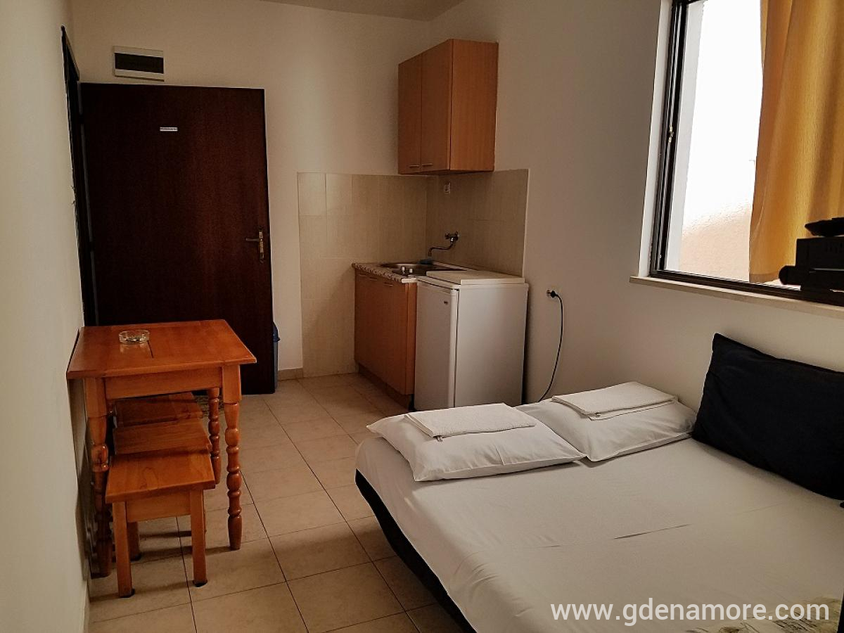 Apartmani VLSB, privatni smeštaj u mestu Petrovac, Crna Gora